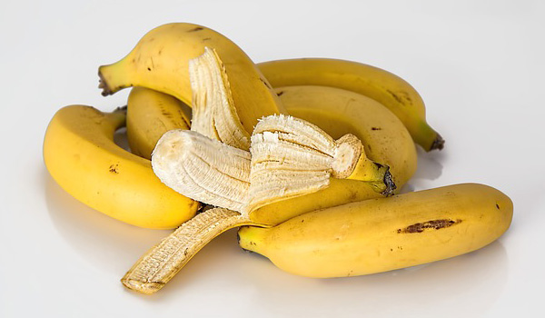 La banane se mange par les deux bouts