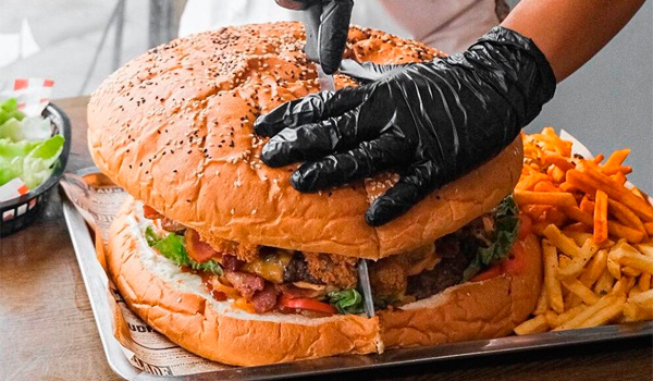 En Thaïlande, un burger de 6 kg défie les gros gourmands