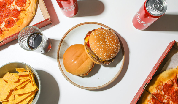 Burger King invite ses clients à manger chez McDonald