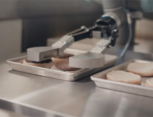 Un robot conçu pour cuisiner des hamburgers