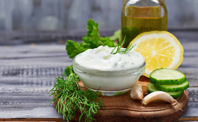 Recette de la sauce Tartare : mayonnaise, cornichon, câpres, herbes