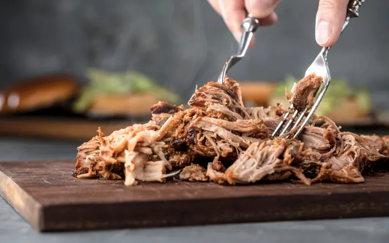 Comment préparer un pulled pork sous-vide pour une sandwicherie?