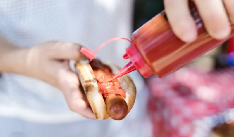 Manger un hot-dog raccourcirait votre vie de 36 minutes