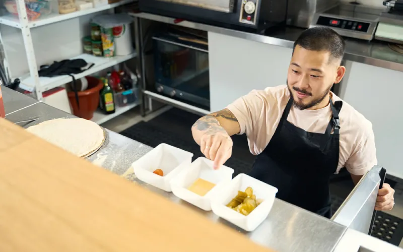 La méthode FIFO : un réflexe indispensable pour limiter les pertes dans sa sandwicherie