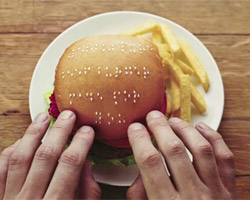 Un hamburger en braille pour les aveugles