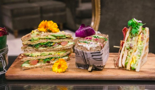 Les club-sandwichs à l'honneur dans un grand hôtel parisien