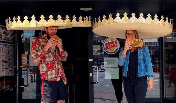 Distanciation : Burger King opte pour des couronnes géantes