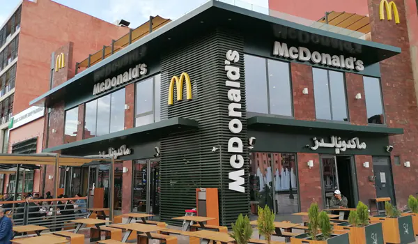 L'enseigne McDonald's, accusée de soutenir Israël, est boycottée par les Marocains