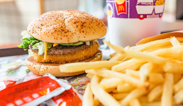 Fast-food : l'étude sur l'apport calorique trop important des menus enfants 