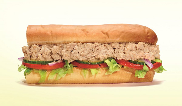 Subway soupçonné de faire des sandwichs au thon sans thon !