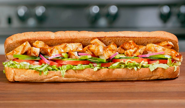L'enseigne Subway lance un sandwich au faux poulet 