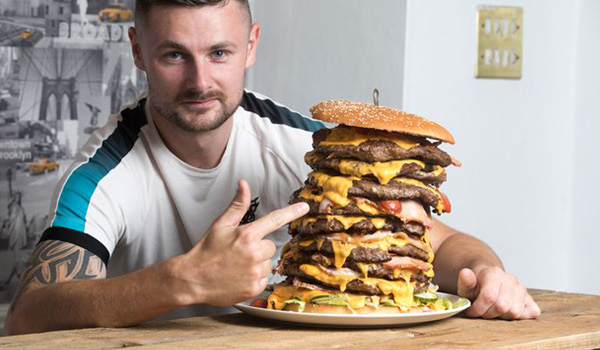 Un burger de 12 kilos dans un fast-food anglais