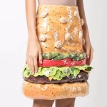 Fashion victim, craquez pour la jupe burger de chez Moschino