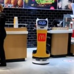 A Tours, un McDo teste des robots-serveurs dans son restaurant