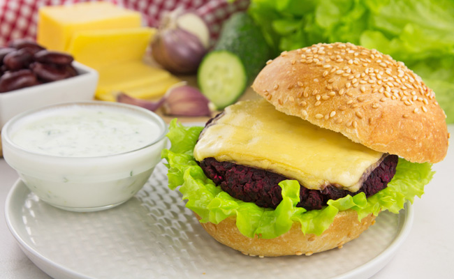 Hamburger veggie à la betterave : recette de burger végétal