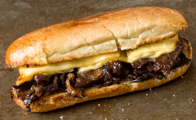Cheesesteak de Philadelphie : recette de sandwich chaud à la viande