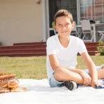 Un pique-nique à la maison : comment adapter son espace extérieur